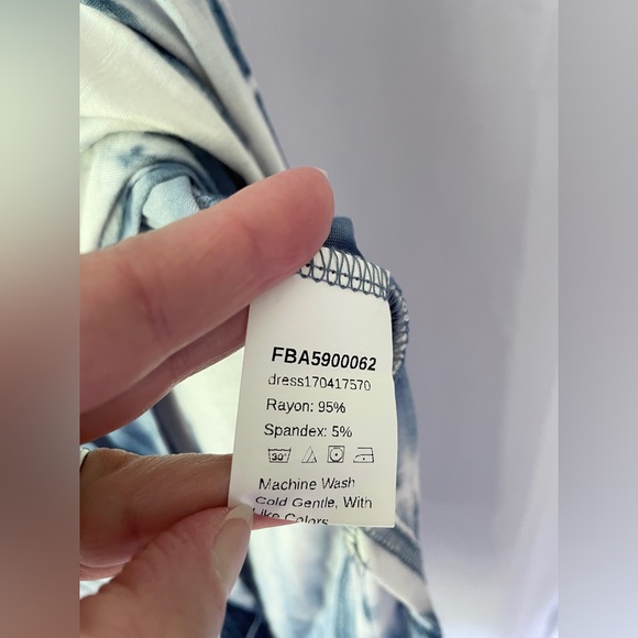 Maxi Dress Tie-Dye Short Sleeved Blue White Women’s Size XS | Pockets V-neck - Picture 8 of 8